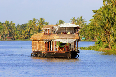 Must-visit-tourist-places-in-Kerala-to-make-your-holidays-perfect