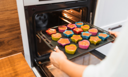 Easiest-Way-To-Bake-a-Cake-In-a-Microwave