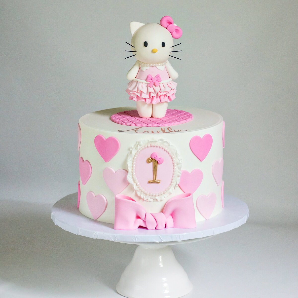 hello-kitty-first-birthday-cake